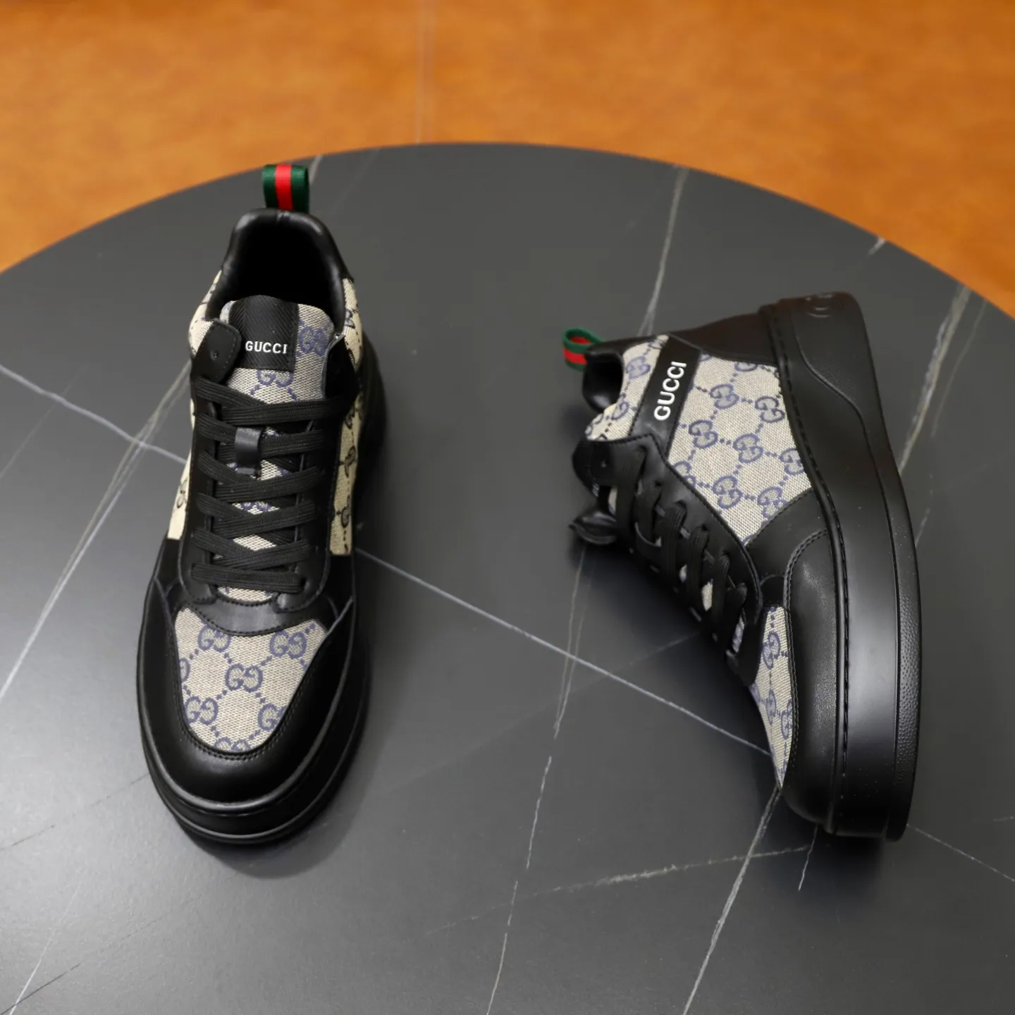 Ex-factory price: 442💰🙅‍♂️🙅‍♂️🙅‍♂️ Brand: GUCCI Standard code: 38-44 (45 customized) Grade: Same as the official website Material: Original cowhide material spliced with brand cloth Comfortable and breathable lining Lightweight and wear-resistant sports outsole Style category: Men's fashionable casual shoes Running sports shoes Distinguished luxury brand elements Top luxury color: actual picture color